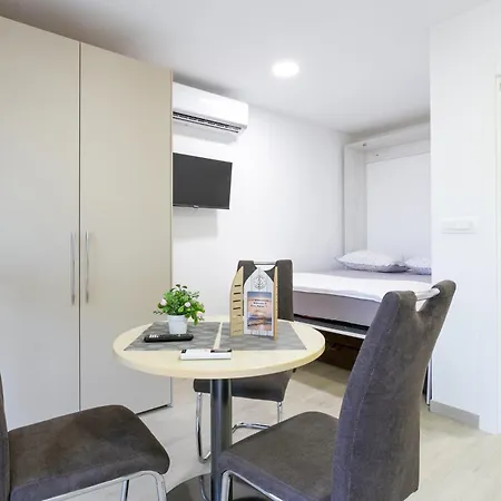 With Parking Space Stobrec, - 23476 Apartman *