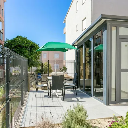Apartment With A Parking Space Stobrec, - 23476 *